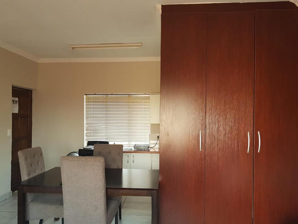 Private Apartments & Biz Stays Pretoria Bagian luar foto
